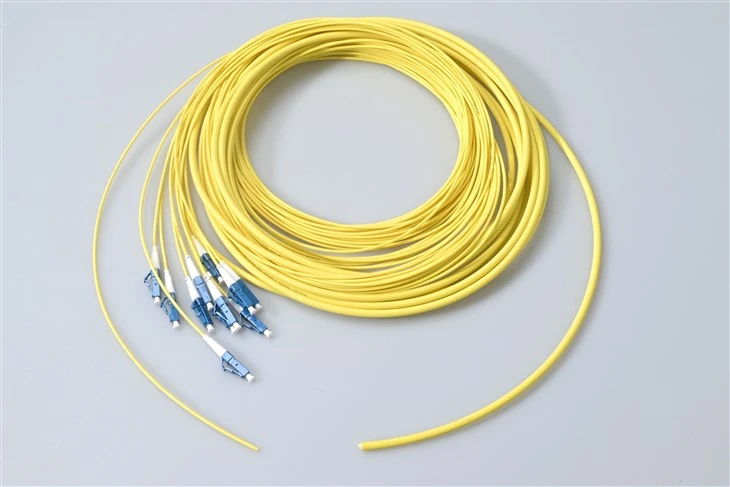 SC/UPC 12코어 광섬유 피그테일, 9/125 SM 0.9mm PVC/LSZH
